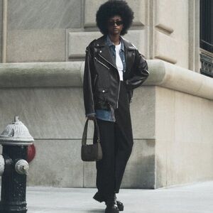 Zara DOUBLE WAISTED SKIRT 
Black 0/8818/041/800/01